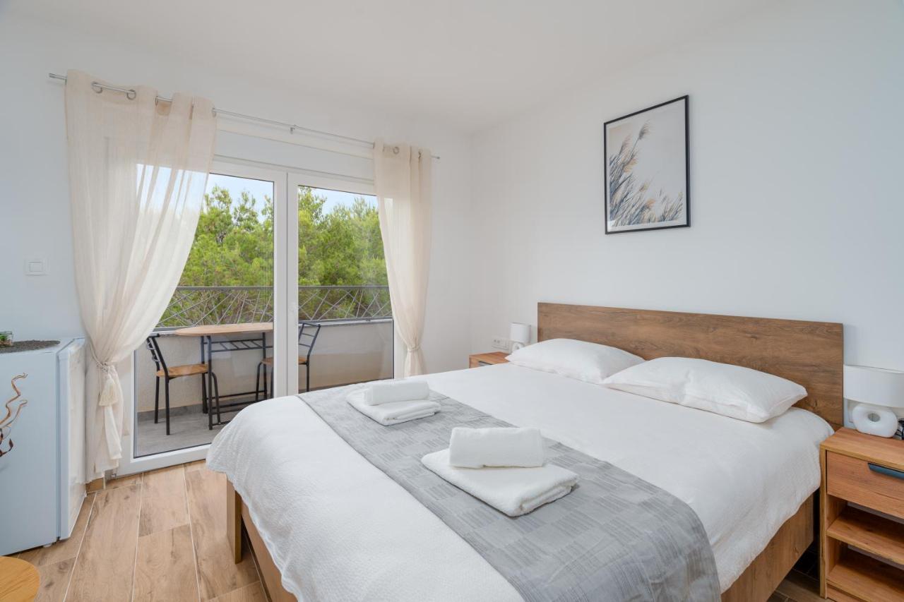 Number One Apartments Vir Esterno foto