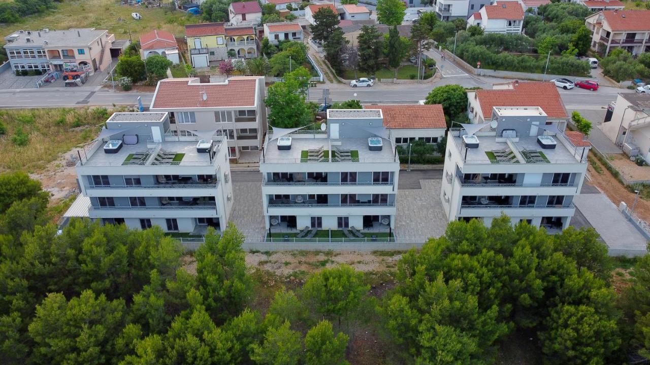 Number One Apartments Vir Esterno foto