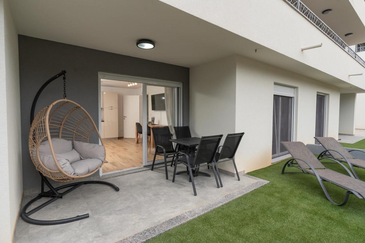 Number One Apartments Vir Esterno foto