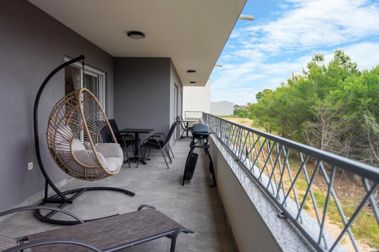 Number One Apartments Vir Esterno foto