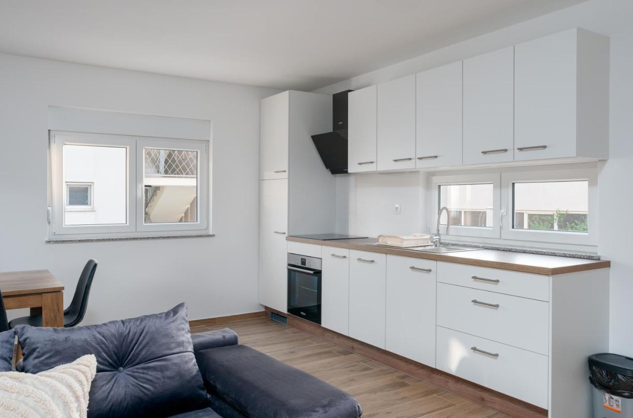 Number One Apartments Vir Esterno foto
