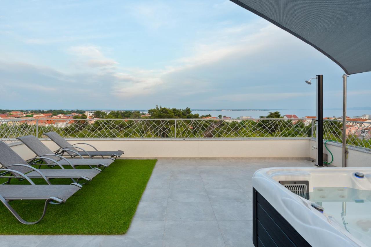 Number One Apartments Vir Esterno foto