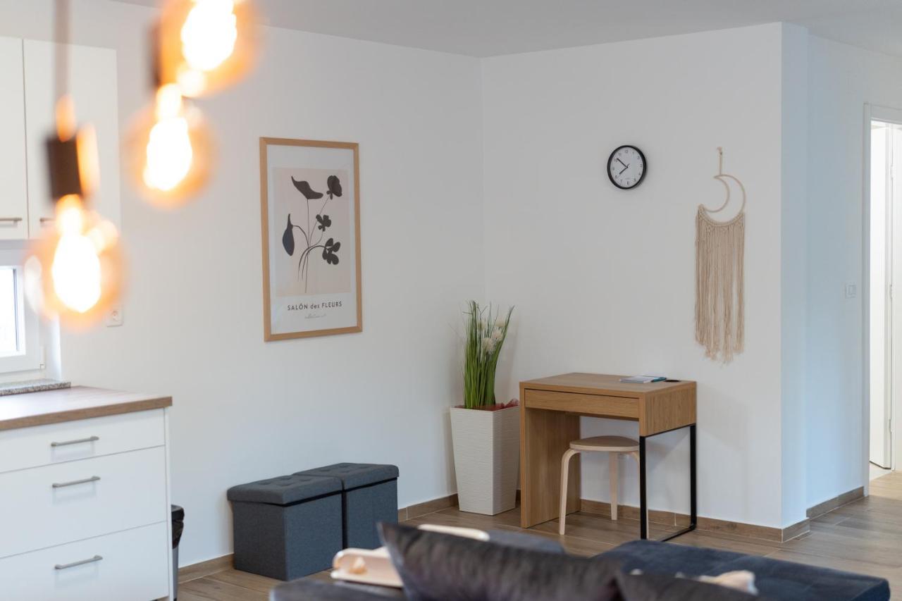 Number One Apartments Vir Esterno foto