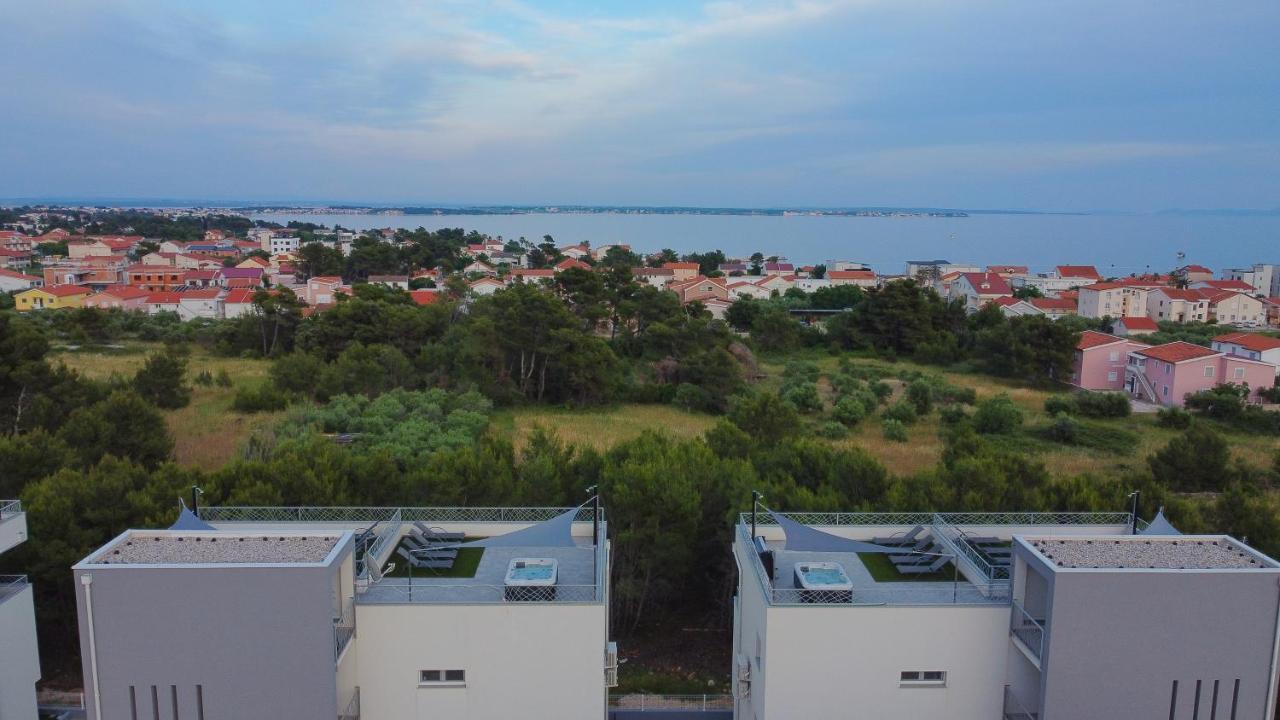 Number One Apartments Vir Esterno foto